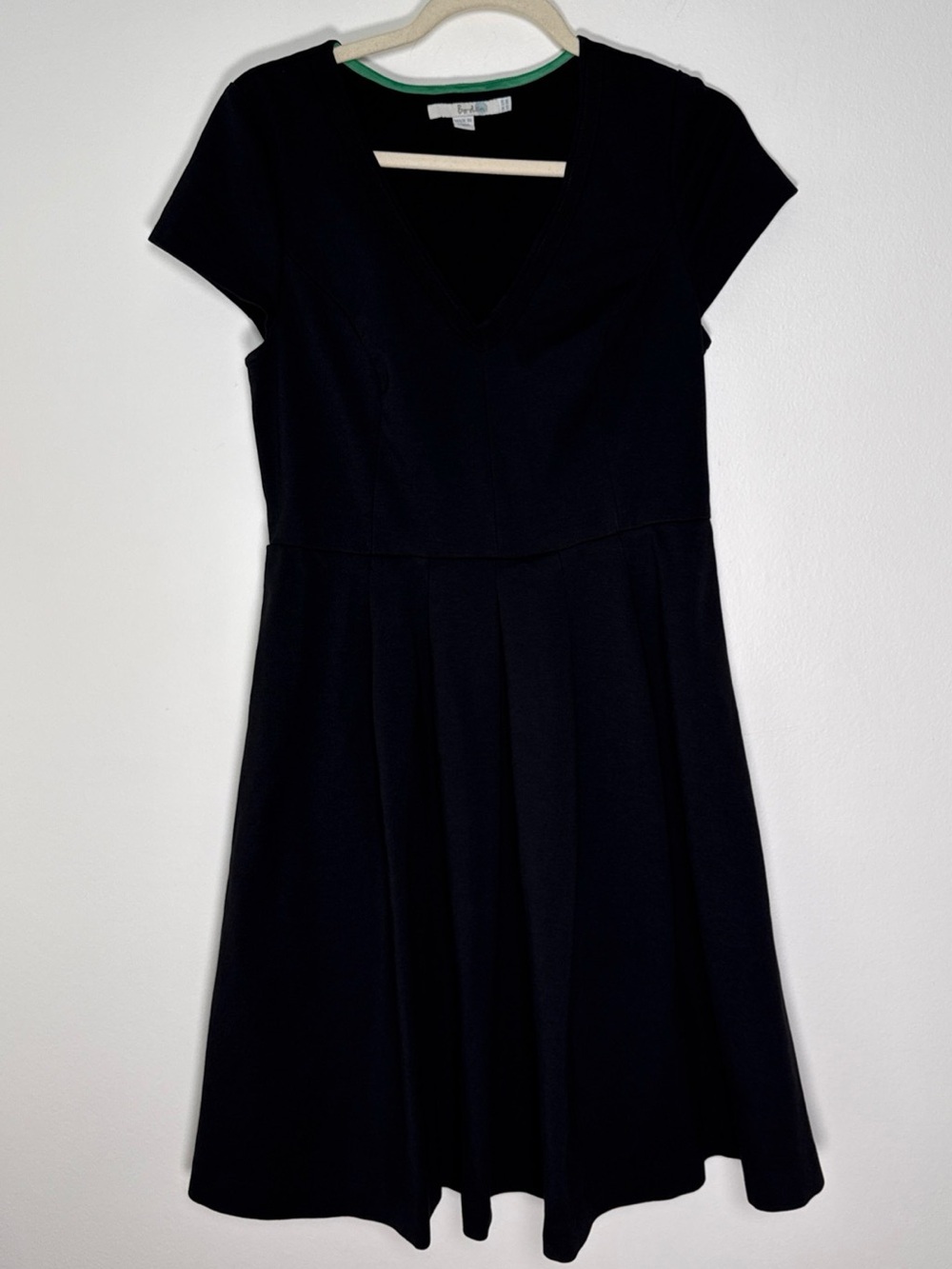 Boden Fit & Flare Black Dress Size 8R Cap Sleeve Pleated Stretch Office